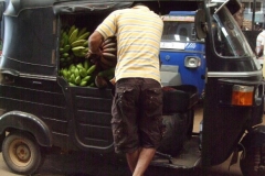 Ein Tuk Tuk als Tranport für Bananenstauden